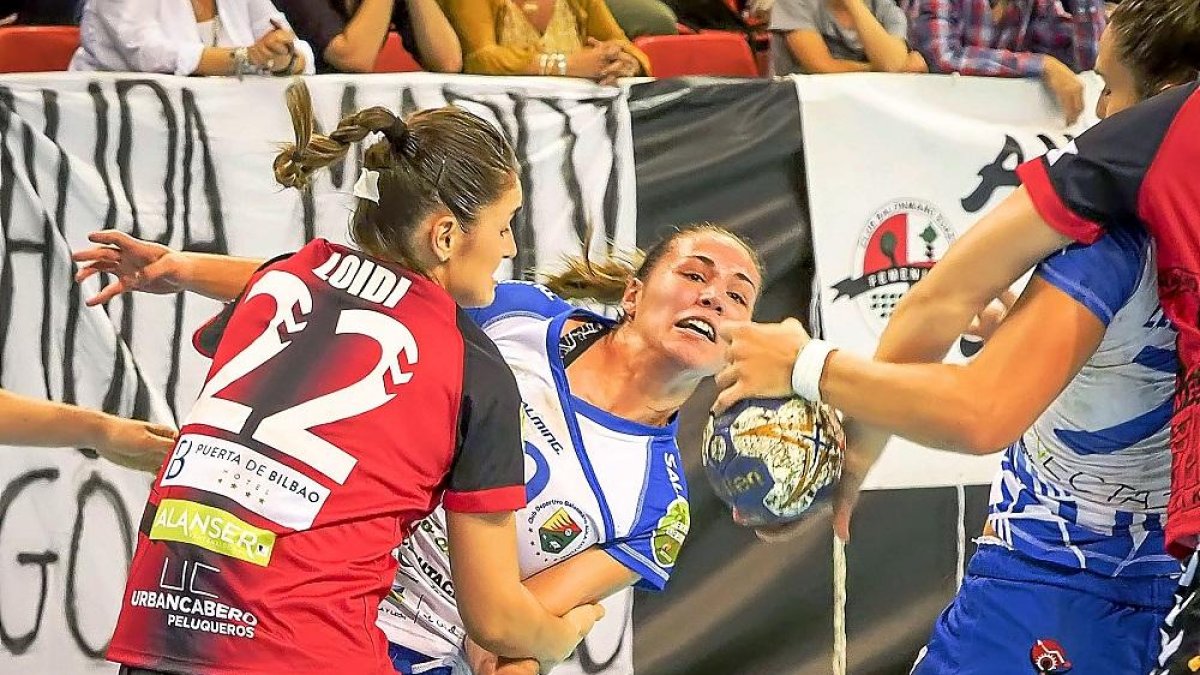 María O’Mullony, en el partido contra Zuazo.-M.A. SANTOS