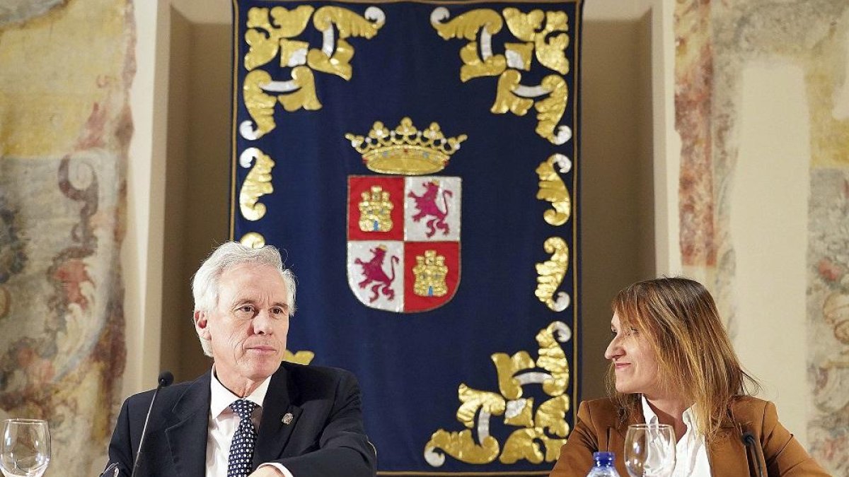 El director general de Innovación, Luis Domingo, y la consejera de Educación, Rocío Lucas.-ICAL
