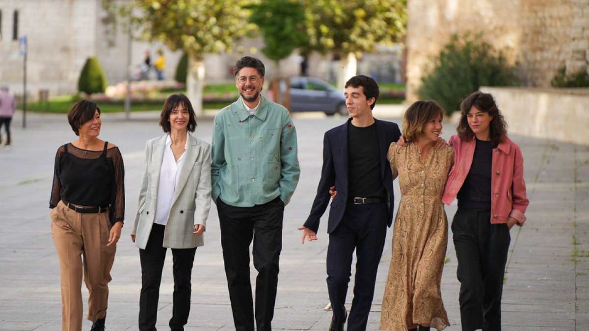 Director y protagonistas de 'Sobre todo de noche'. ICAL
