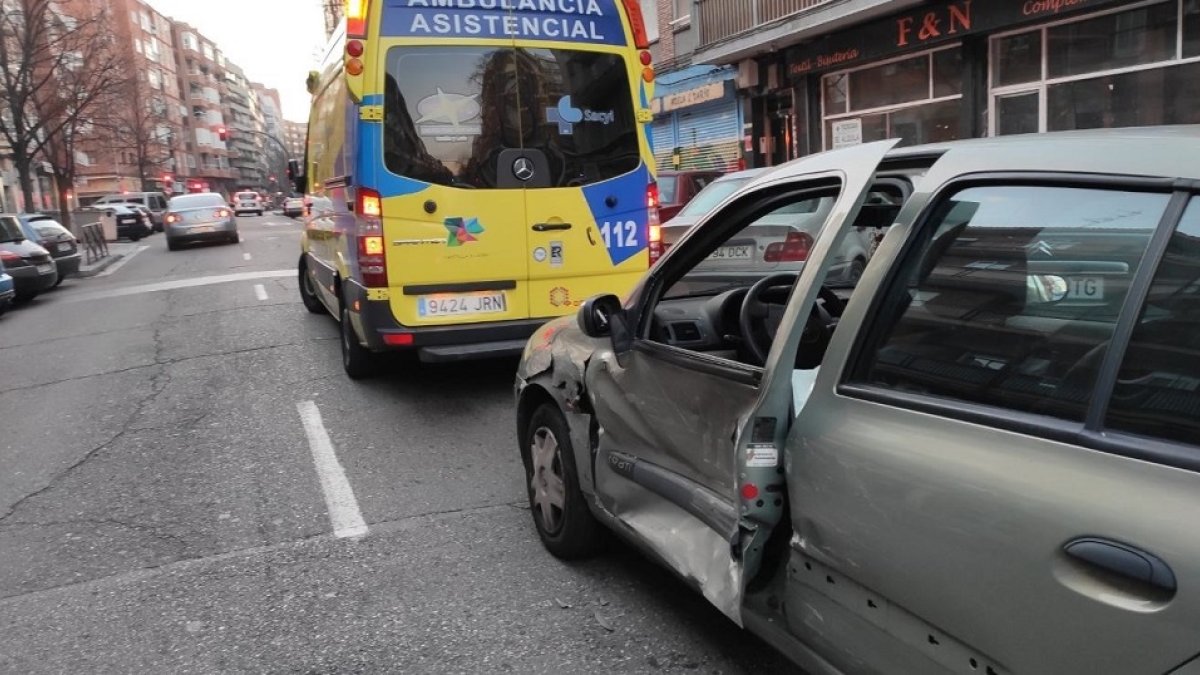 Imagen de archivo de un accidente en Valladolid. / E.M.