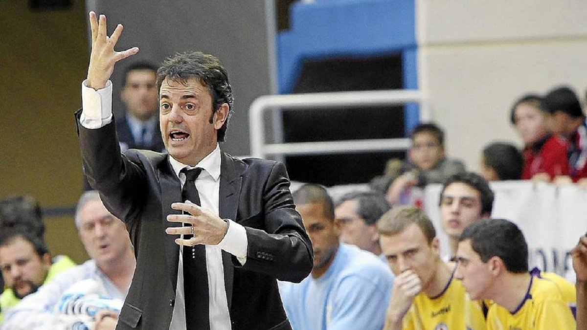 Porfi Fisac, entrenador del MyWigo Valladolid-J. M. LOSTAU