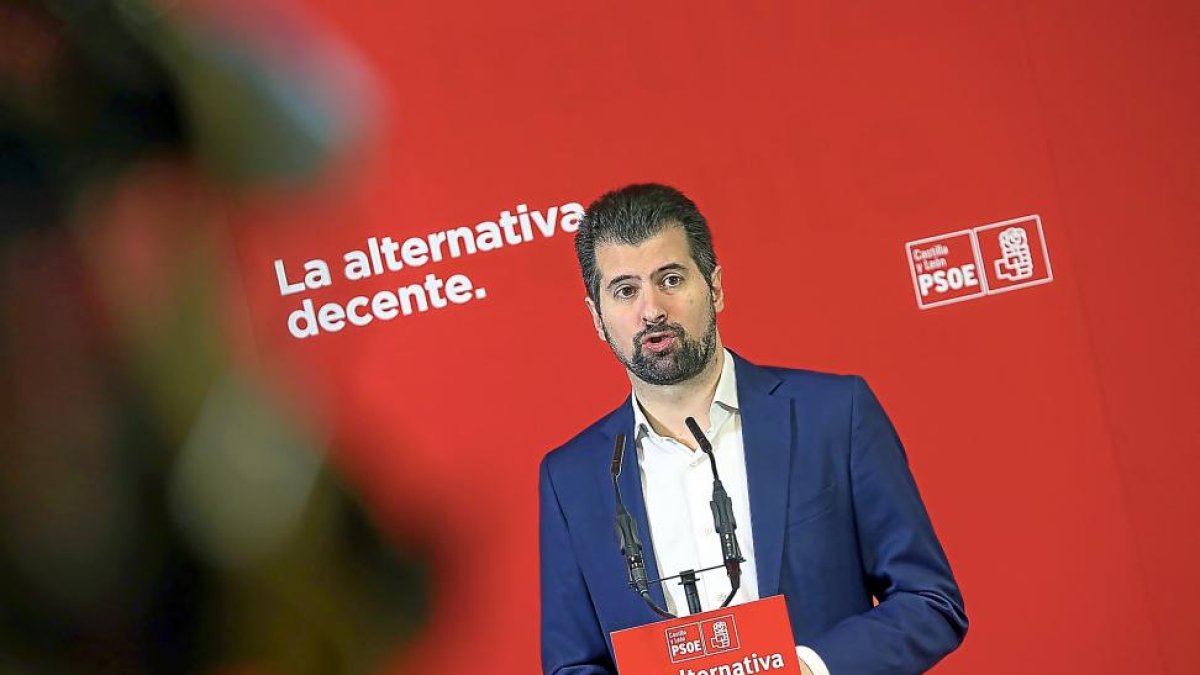 Eñ secretario general del PSCyL, Luis Tudanca, en su comparecencia de ayer.-ICAL