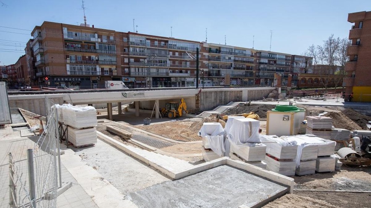 Estado de las obras de la plaza Rafael Cano que concluirán a finales de este mes.-J.M. LOSTAU
