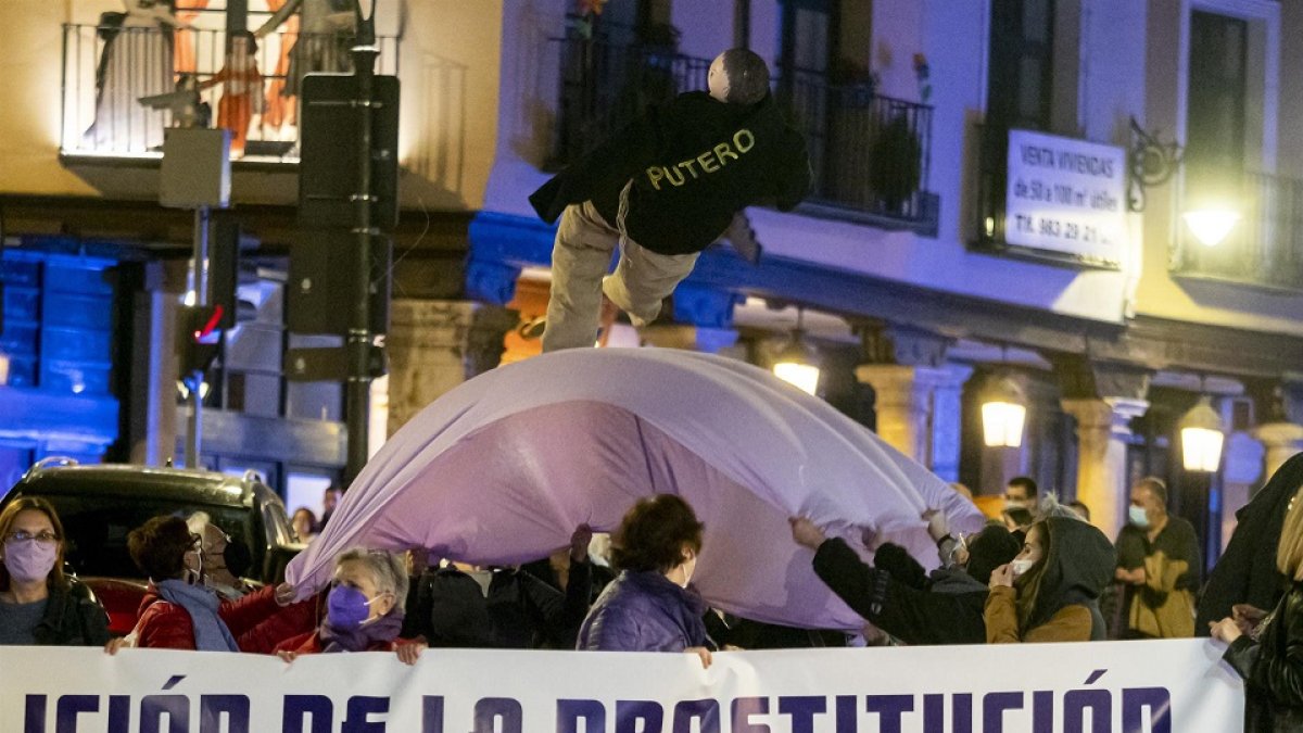 Manifestación por una Ley Abolicionista de la Prostutición en las calles de la capital vallisoletana. -EUROPA PRESS