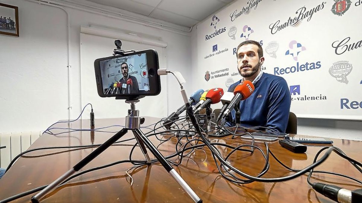 Nacho González, el pasado jueves en la rueda de prensa en la que anunció su no continuidad en el BM Atlético.-M. A. SANTOS