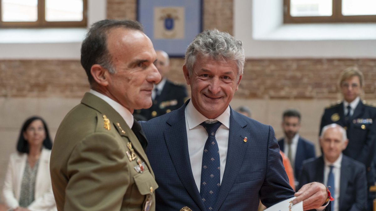 El alcalde de Arroyo, Sarbelio Fernández Pablos, fue distinguido con el Premio Conde Ansúrez Caballero Leal. - ICAL