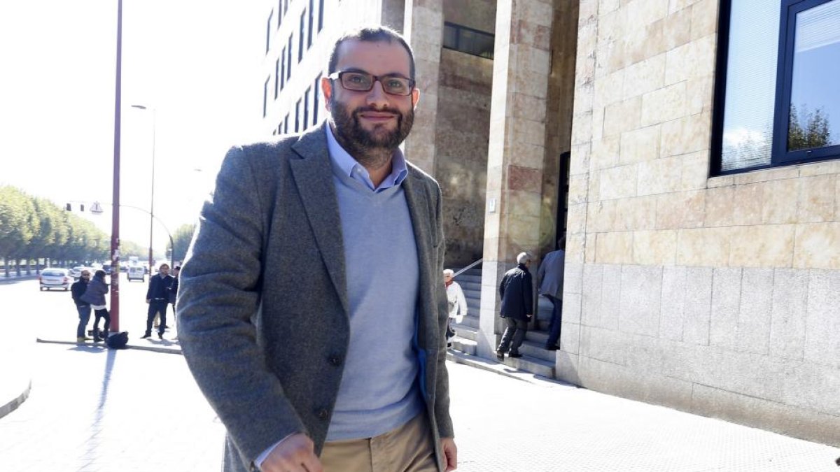 El secretario de Cultura y Movimientos Sociales del PSOE, Ibán García, declara en los Juzgados de León en un proceso por discriminación laboral-Ical