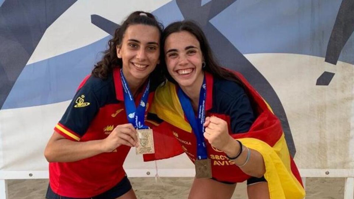 Inoa y Jimena tras lograr la plata en el Mundial. / E. M.
