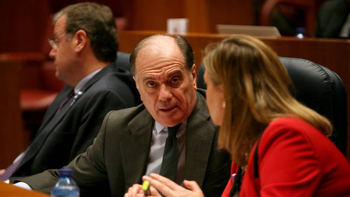 El consejero de Economía y Empleo, Tomás Villanueva, durante el Pleno de las Cortes de Castilla y León-Ical