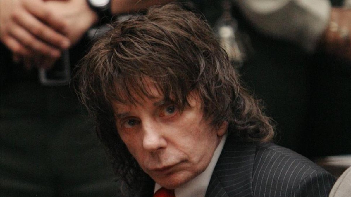Phil Spector, en el 2009, durante el juicio por el asesinato de la joven Lana Clarkson, por el que fue condenado a 19 años de prisión.-AP / AL SEIB