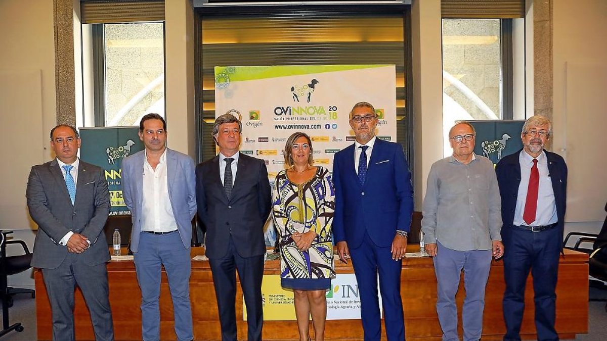 Ángel Ruiz, Christoph Strieder, Fernando Freire, Milagros Marcos, José Luis Alonso, Arnaldo Cabello y Nicanor Santos, ayer en Madrid.-RAQUEL P. VIECO