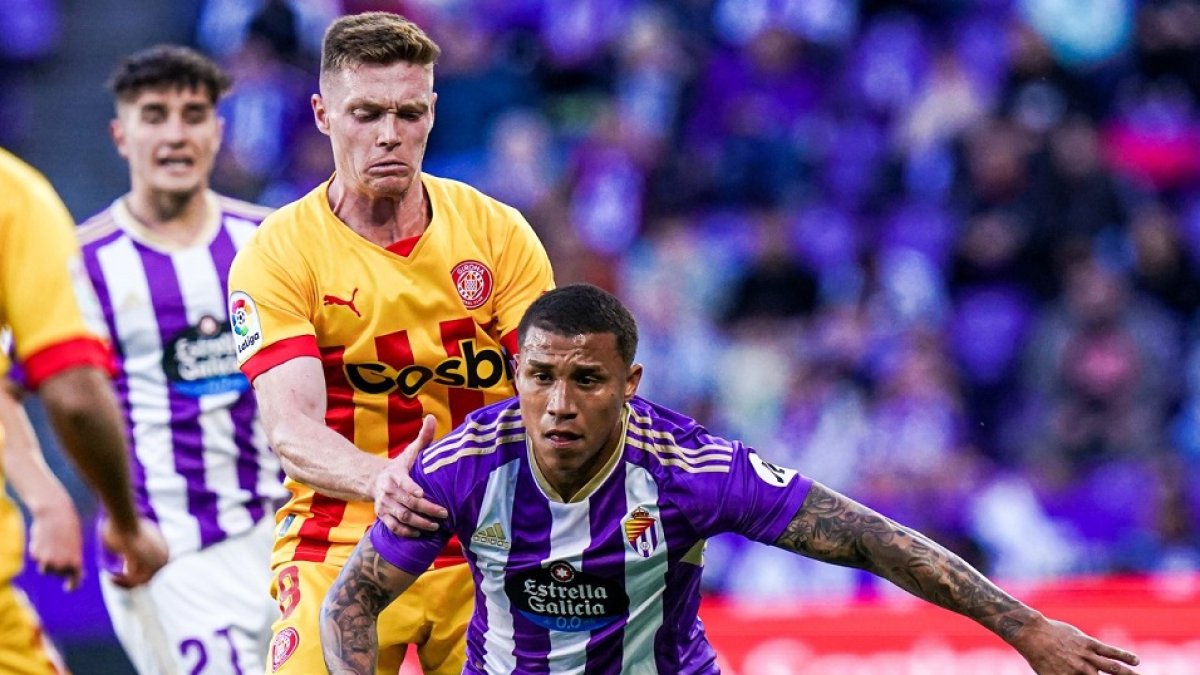 Darwin Machís con la camiseta del Real Valladolid en un partido ante el Girona. / IÑAKI SOLA / RVCF
