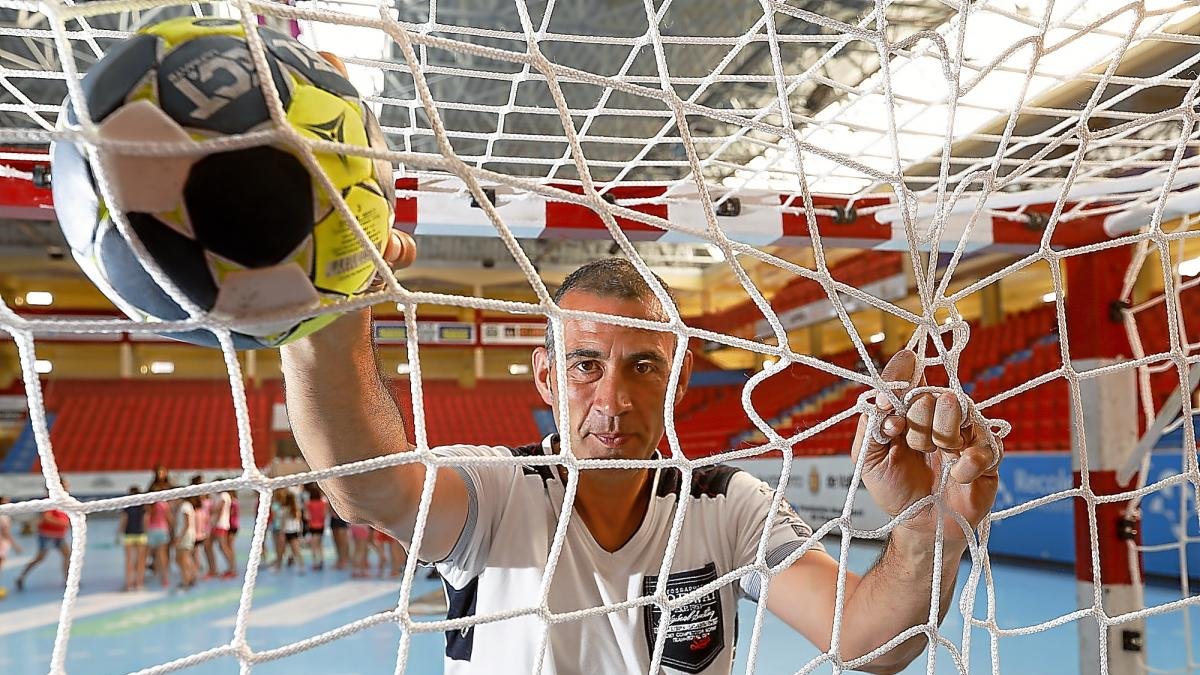David Pisonero, entrenador del BM Atlético Valladolid-J.M. LOSTAU