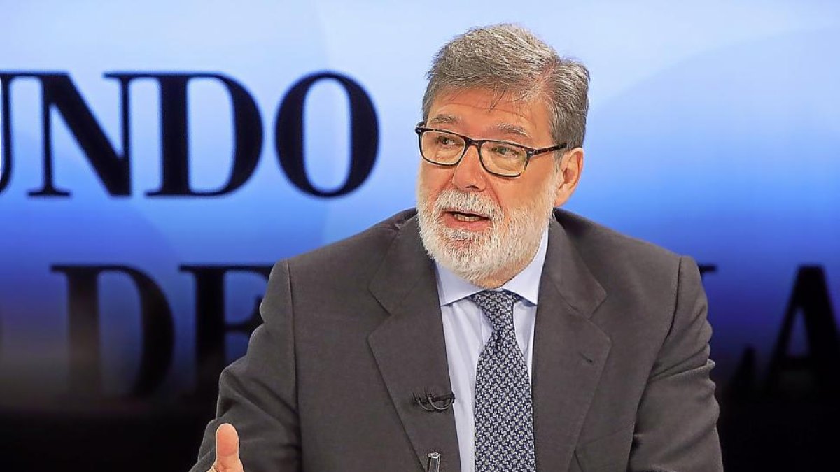 Santiago Aparicio durante ‘La Quinta Esquina’, programa emitido en La 8 Valladolid.-J. M. LOSTAU