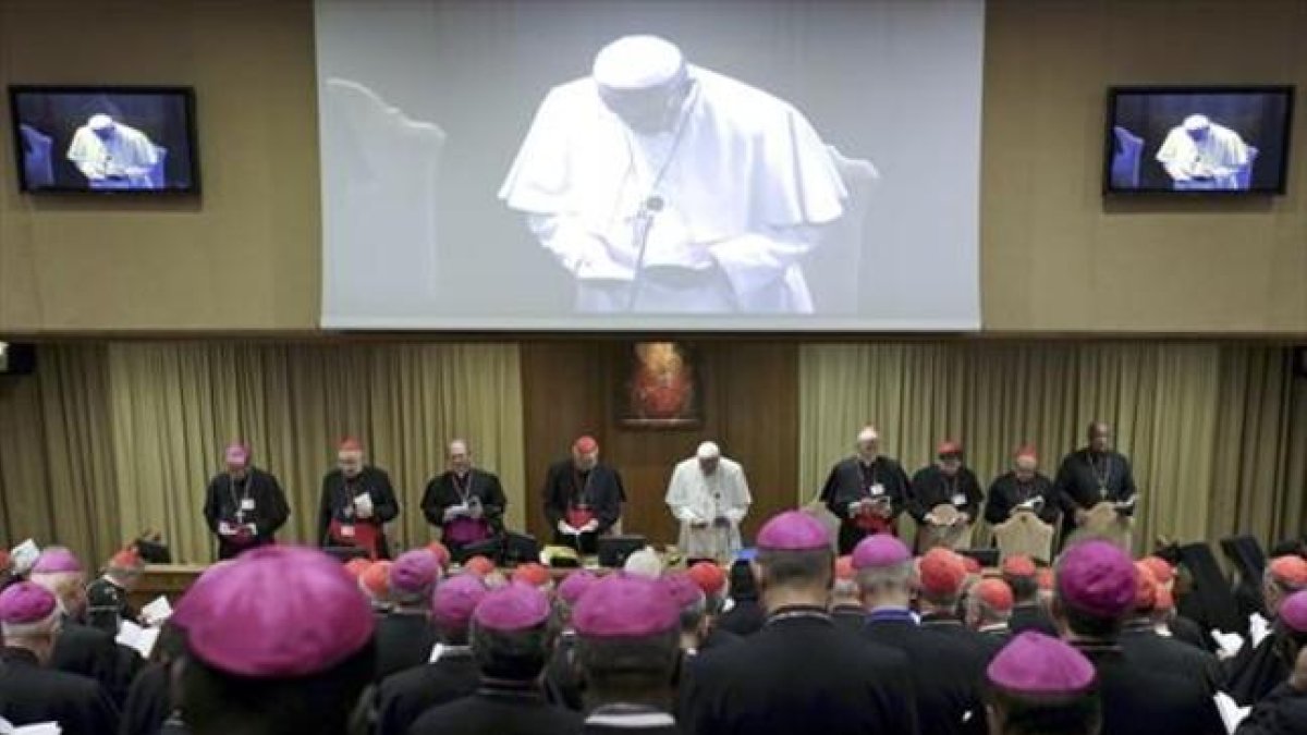 Sesión 8 El Papa preside una sesión del sínodo de la familia, el pasado día 5.-REUTERS / MAX ROSSI
