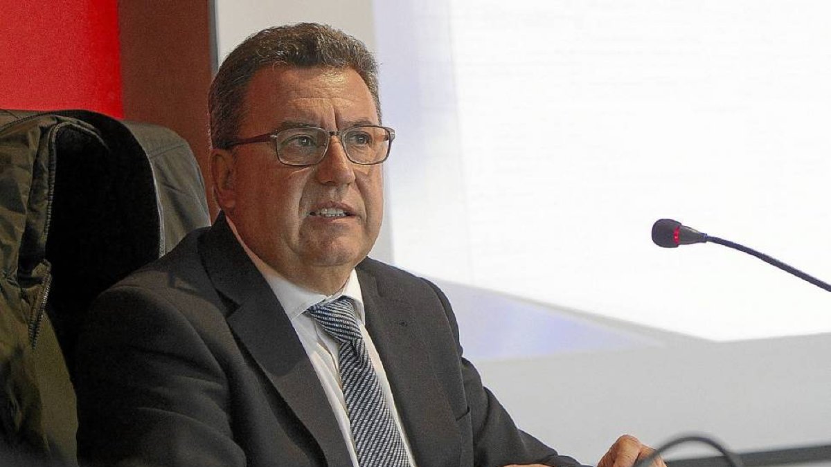 El concejal de Hacienda, José Manuel Barrio, ayer, en la rueda de prensa de presentación de los presupuestos-J.M.Lostau