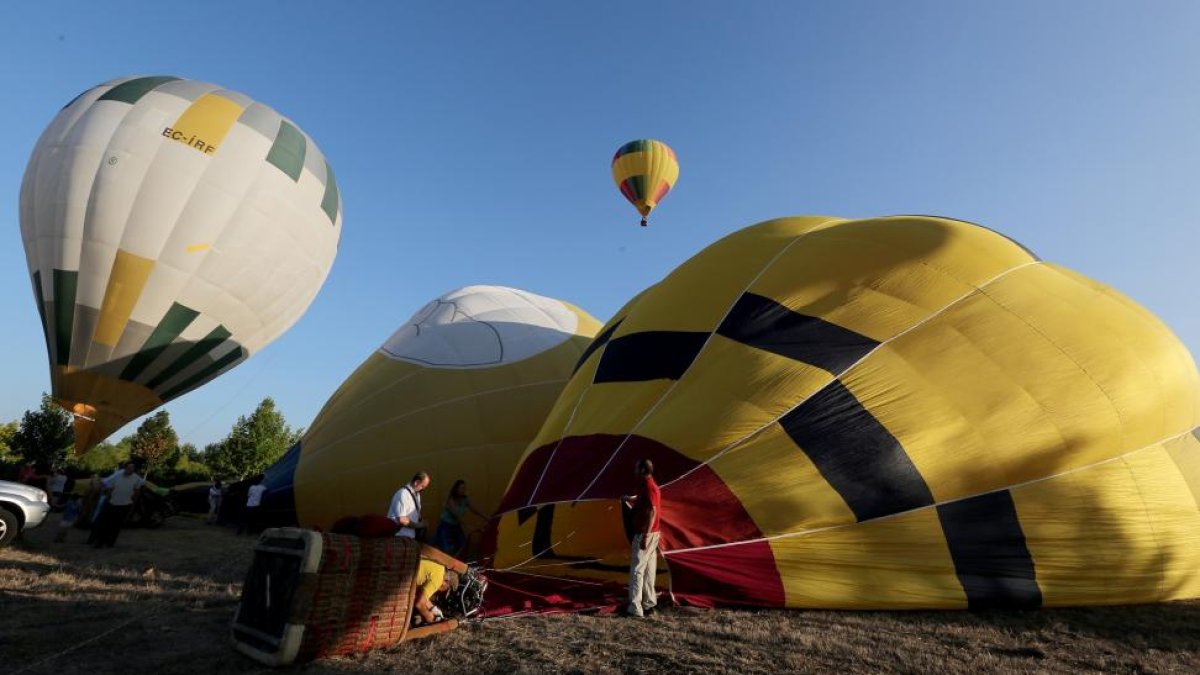 Colorido en el XIV Open de Valladolid de Aeroestación ‘Memorial Diego Criado’.-MONTSE ÁLVAREZ