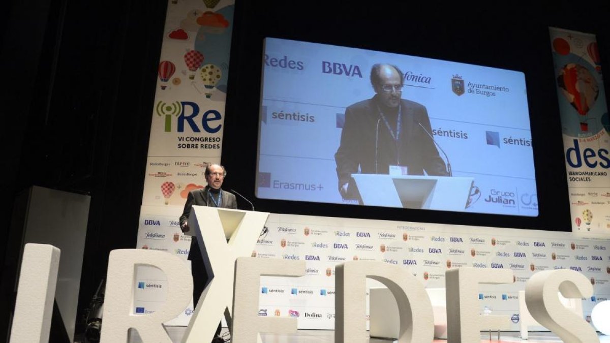 José Luis Orihuela, codirector de iRedes, inaugura la VI edición del Congreso Iberoamericano sobre Redes Sociales, iRedes-ICAL
