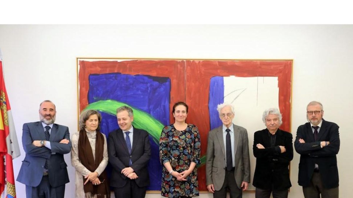 La consejera de Cultura, en el centro, junto a los miembros del jurado.-ICAL