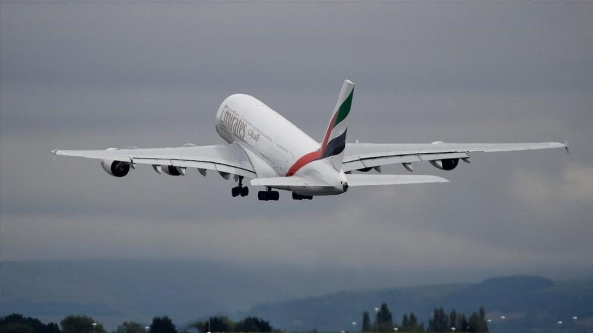 Avión de Emirates despegando en Manchester-PHIL NOBLE (REUTERS)