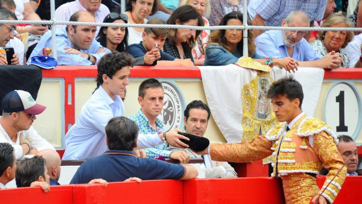 Gonzalo Caballero dedica un toro a Froilán de Marichalar en Santander.-GTRESONLINE
