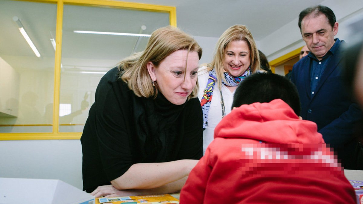 Isabel Blanco visita en Soria la Residencia de Acogida Marillac. | ICAL