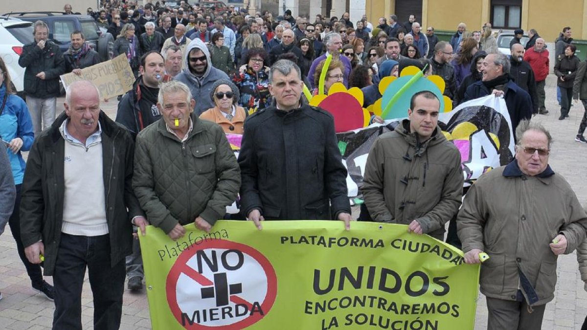 Imagen de la manifestación ayer en Fuentepelayo.-ICAL