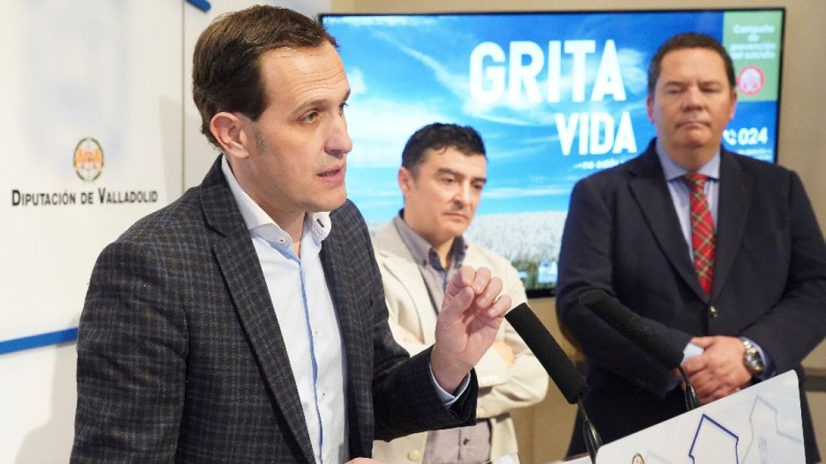 El presidente de la Diputación de Valladolid, Conrado Íscar, presenta la campaña de prevencion del suicidio 'Grita Vida. No estás solo'. ICAL