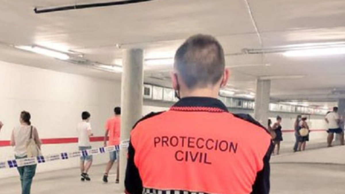 Efectivo de Protección Civil, en una imagen de archivo.- E.M.