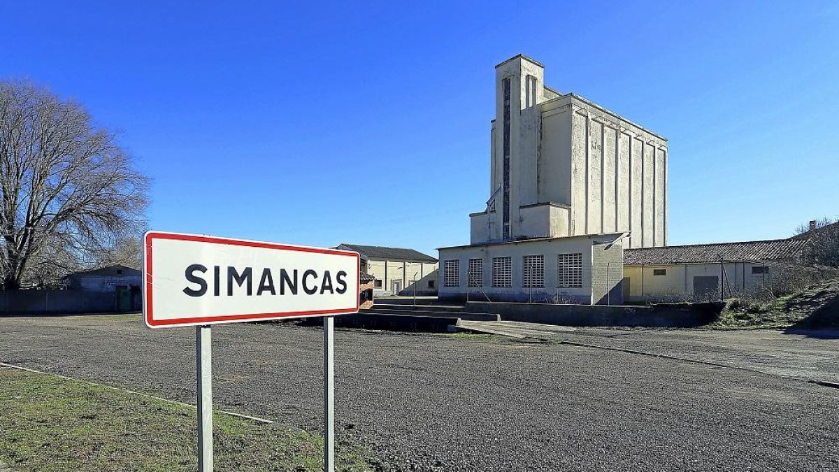 El silo en venta localizado en el municipio vallisoletano de Simancas, en una imagen de archivo.-ICAL