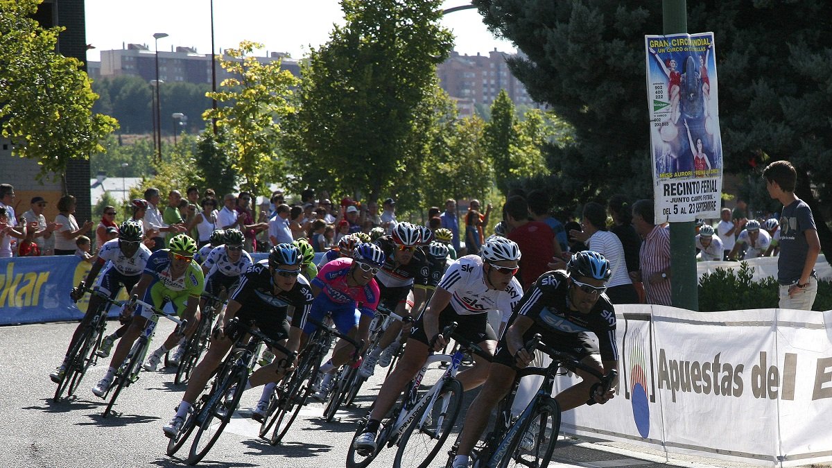 Imagen de archivo de la llegada de los ciclistas a la meta en una edición anterior de La Vuelta a España. E.M.