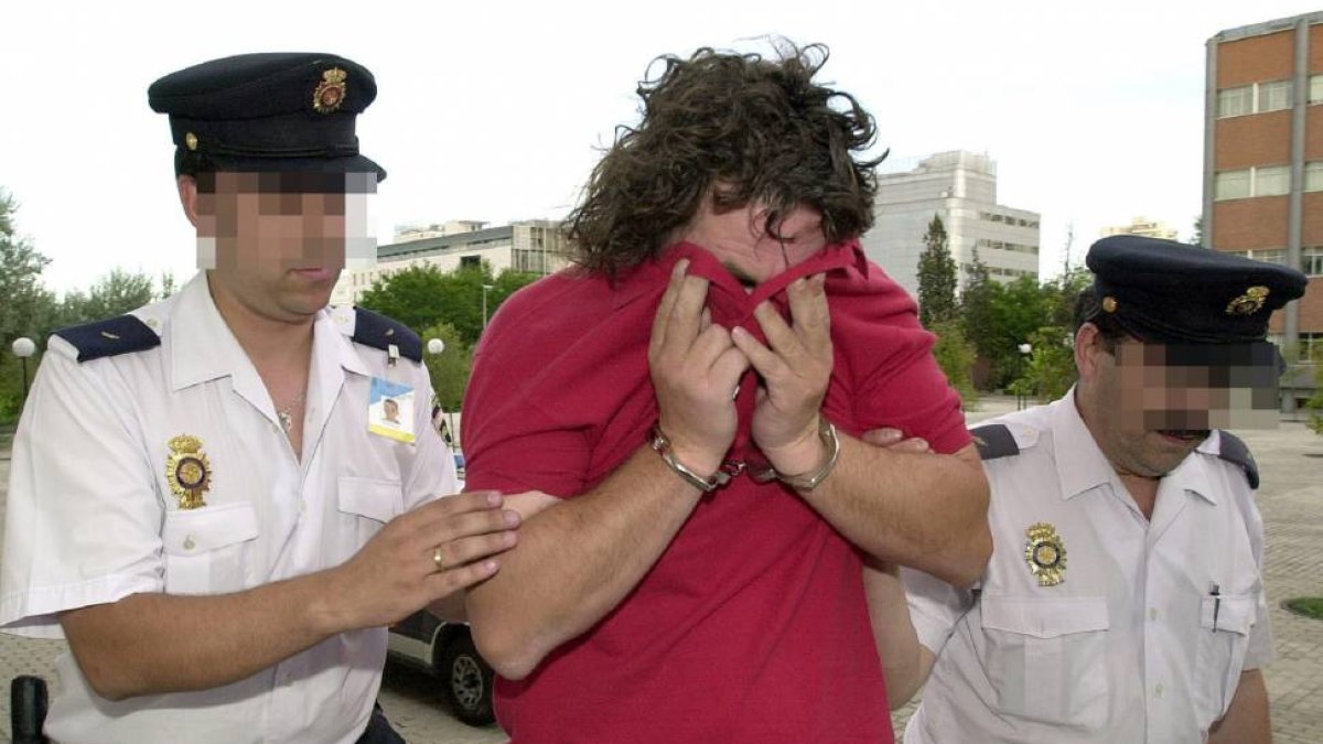 Sito Miñanco custodiado por policías en una imagen de archivo en 2001-El Mundo