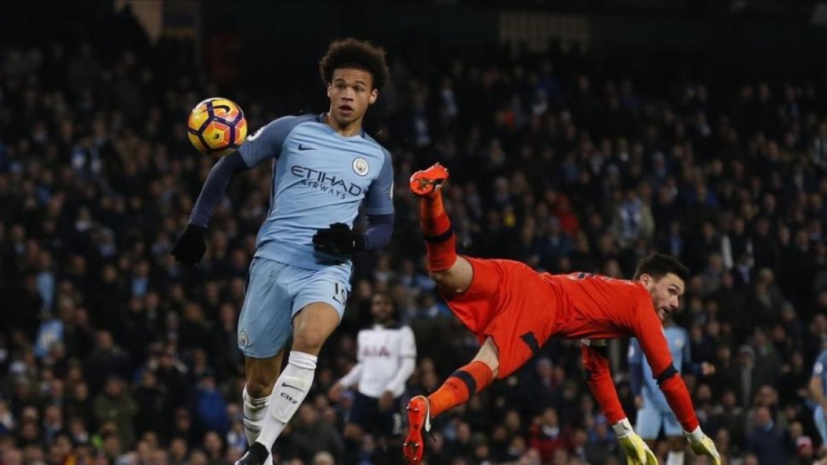 Leroy Sané aprovecha el error de Hugo Lloris en la jugada del 1-0.-ANDREW YATES
