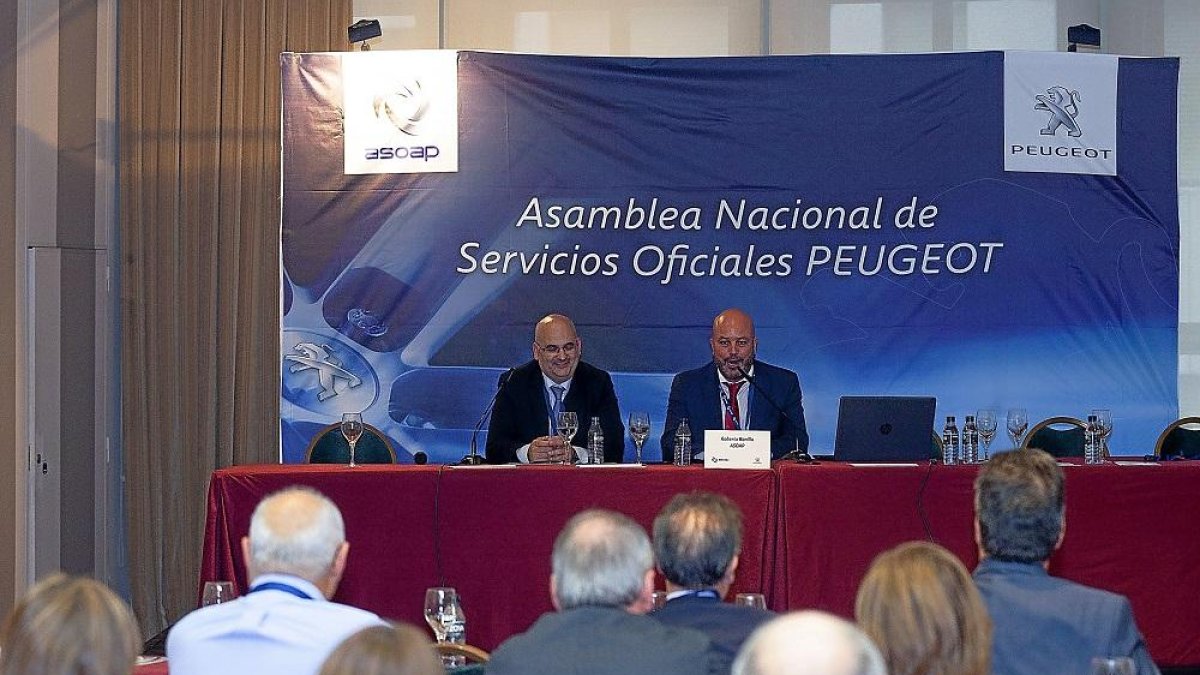 Asistentes a la asamblea de Peugeot en Valladolid.-E. M.
