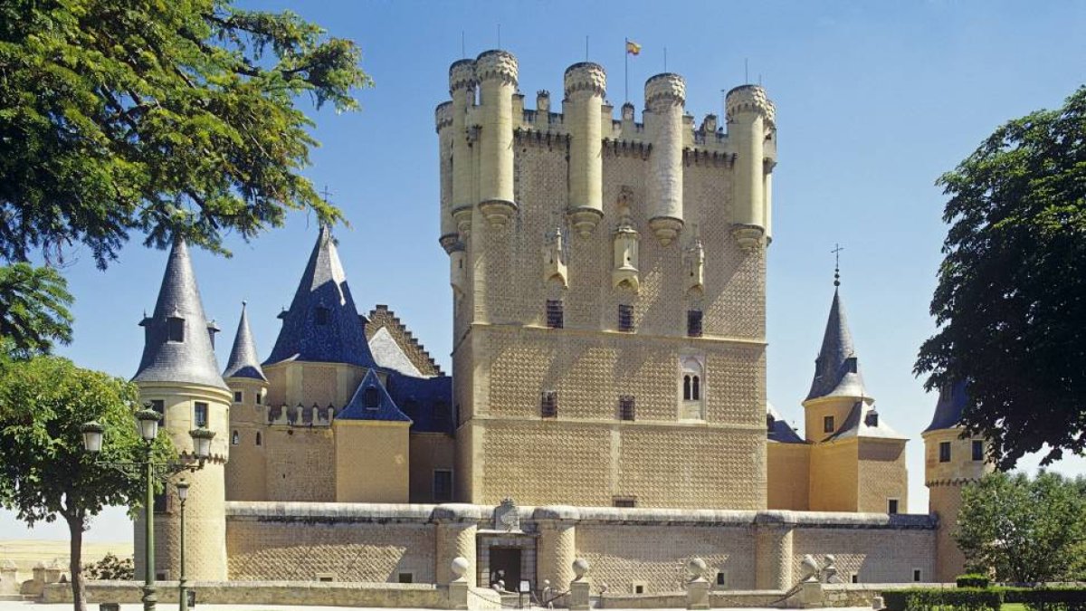 Fachada principal del Alcázar de Segovia-El Mundo