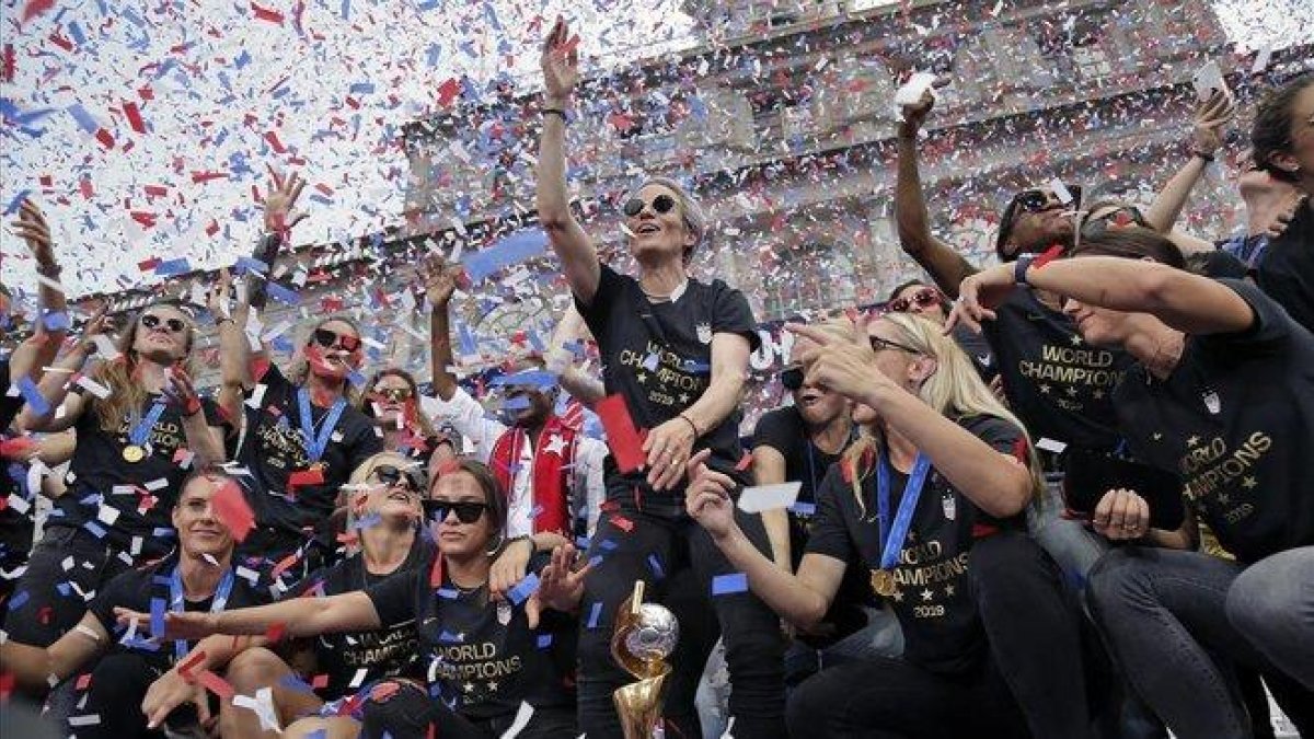 Megan rapinoe celebra en el City Hall de Nueva York el triunfo en el Mundial.-