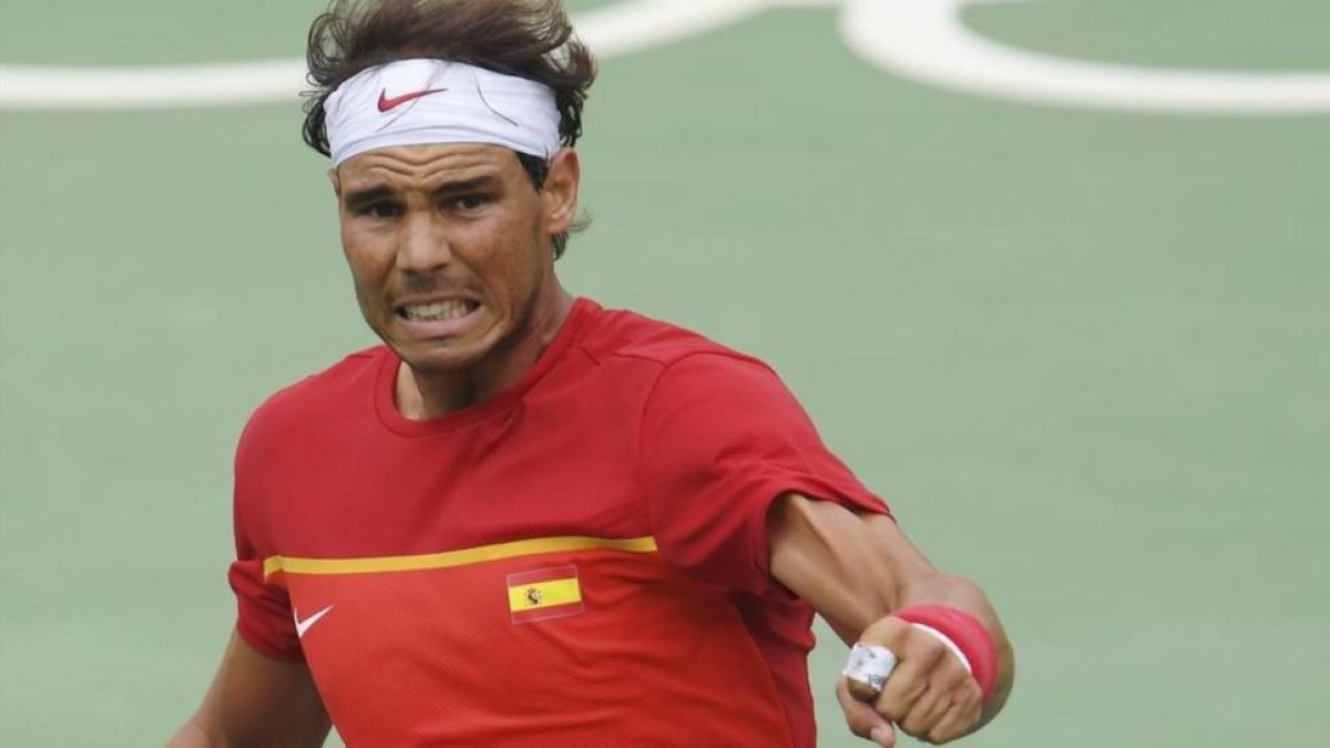 Nadal celebra uno de los puntos ante Simon.-REUTERS / TOBY MELVILLE