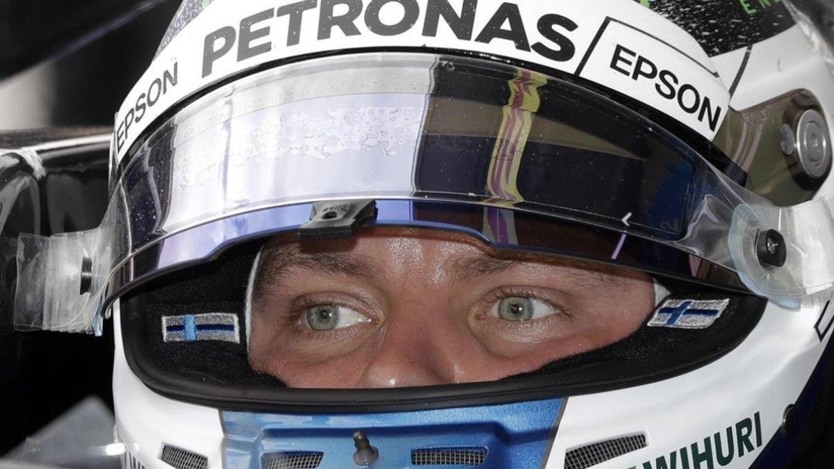 El finlandés Valtteri Bottas, dentro de su impresionante y veloz Mercedes.-AP / ANDRE PENNER