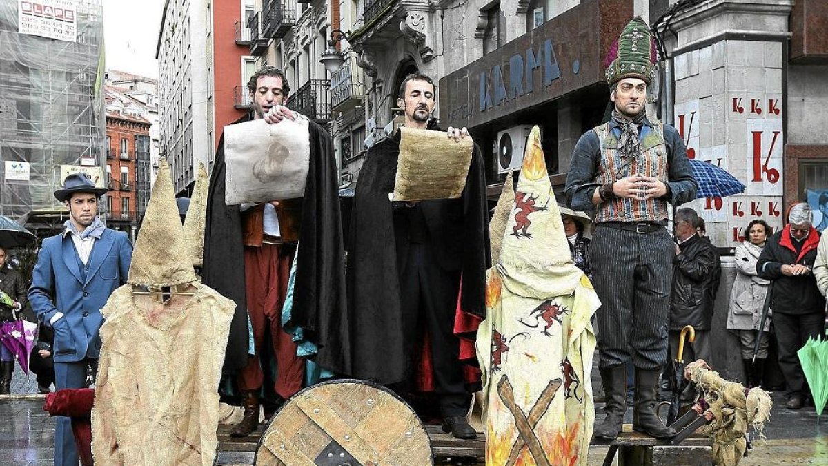 Foto de archivo de la ruta 'El Hereje' en la plaza Mayor de Valladolid-J. M. LOSTAU