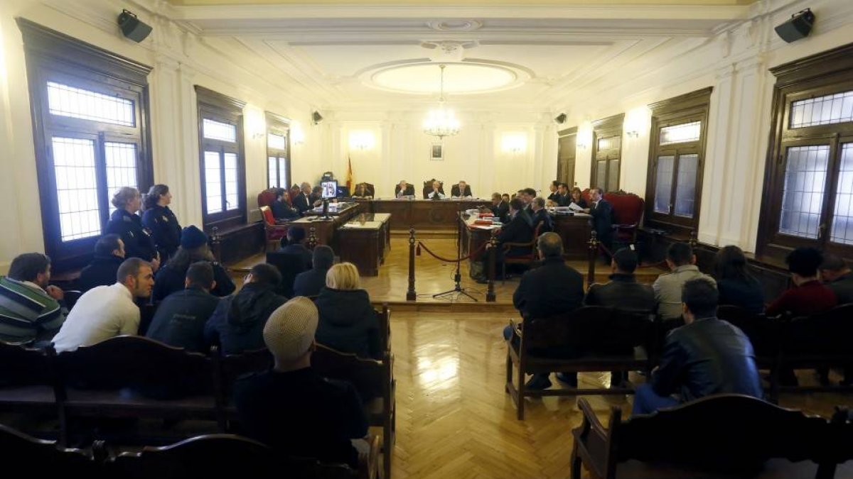 La Audiencia Provincial juzga a 20 acusados en la mayor operación policial contra el tráfico de drogas en León-Ical