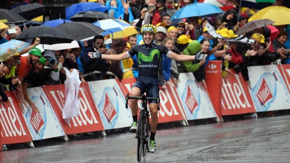 Jon Izagirre celebra su victoria de etapa en Morzine.-AFP / LIONEL BONAVENTURE