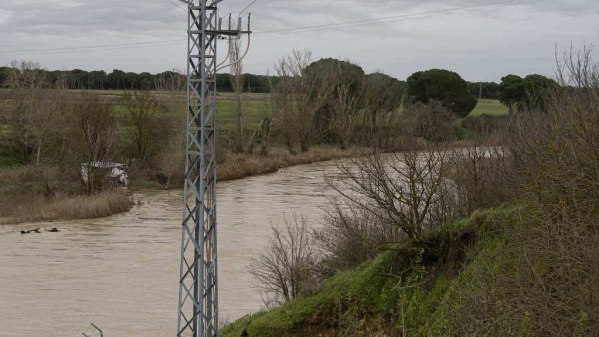 Río Adaja, a su paso por Valdestillas, con la borrasca Juan. -PHOTOGENIC