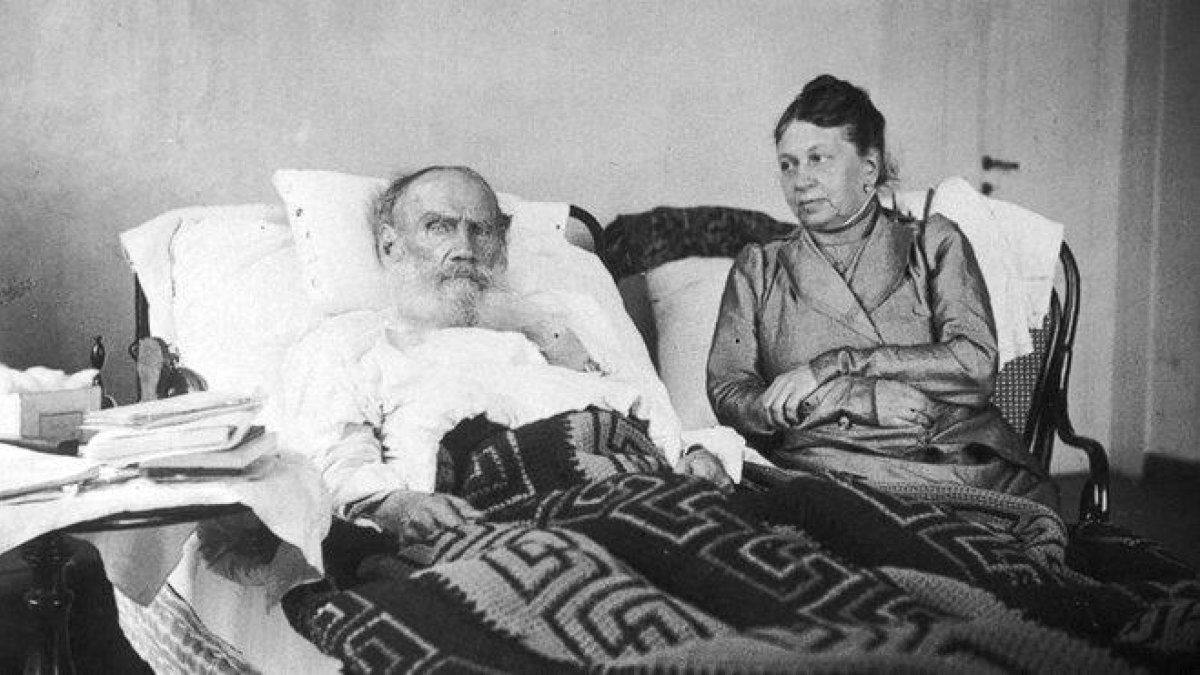 León Tolstói y su esposa, Sofia Tolstaia.-