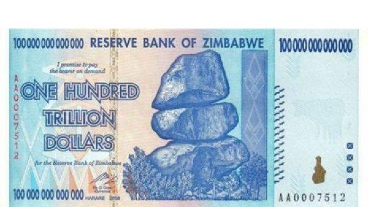 Billete de 100 trillones de dólares de Zimbabue.-