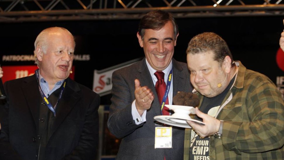 El actor español Juan Echanove, el presidente de la Diputación de Soria, Antonio Pardo, y el chef Alberto Chicote-RAQUEL P. VIECO