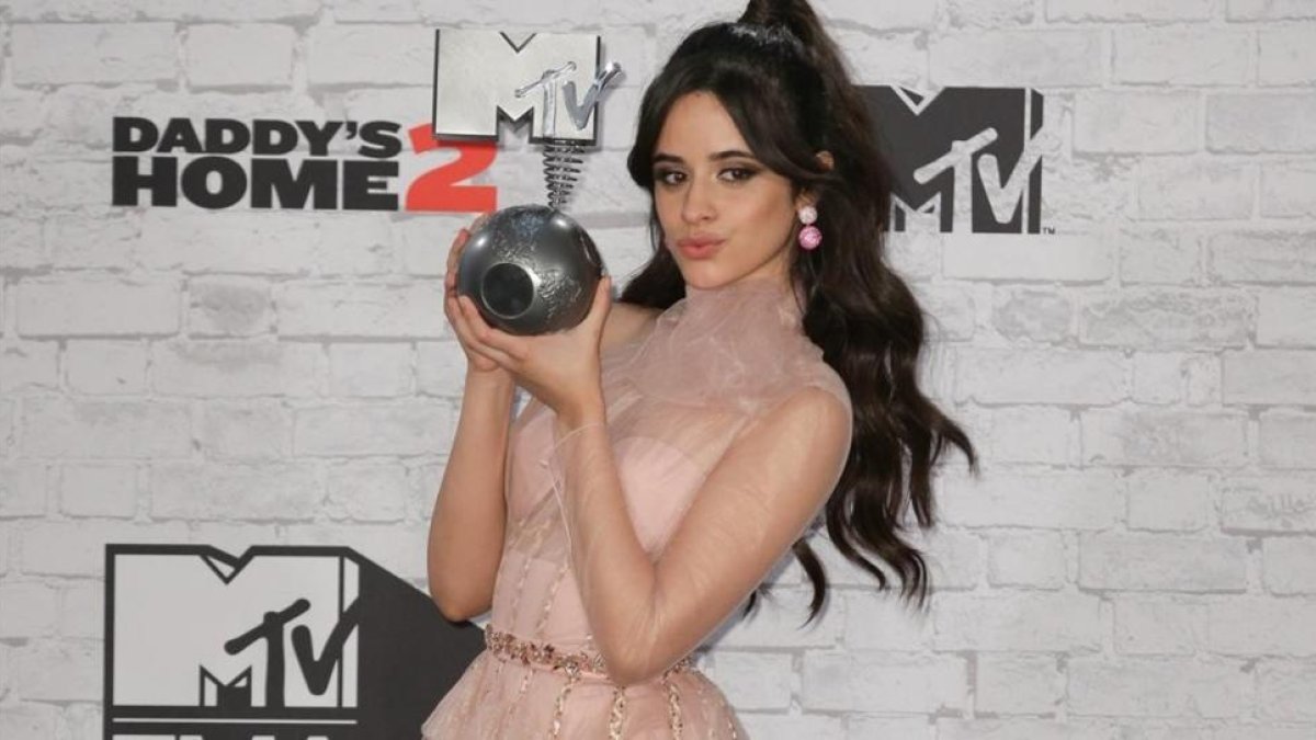 La cantante cubano-estadounidense Camila Cabello, en los MTV Europe Music Adwards-AFP / DANIEL LEAL-OLIVAS