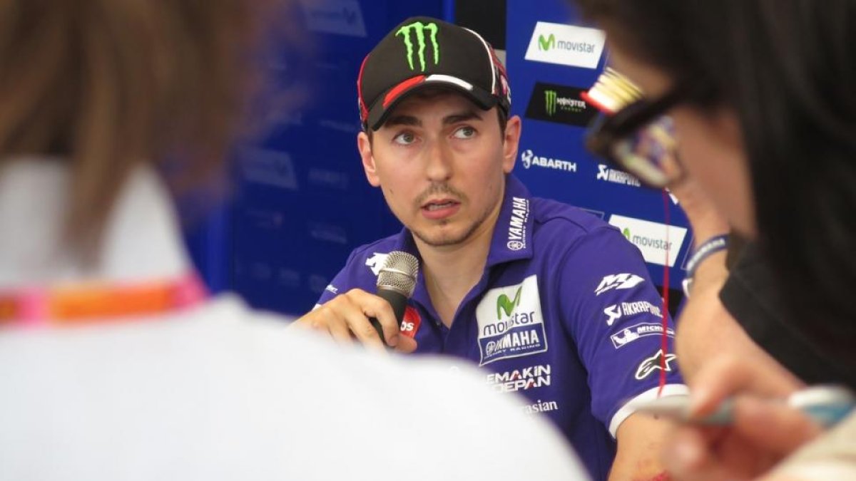 Jorge Lorenzo critica a Andrea Iannone al acabar el GP de Cataluña.-EMILIO PÉREZ DE ROZAS