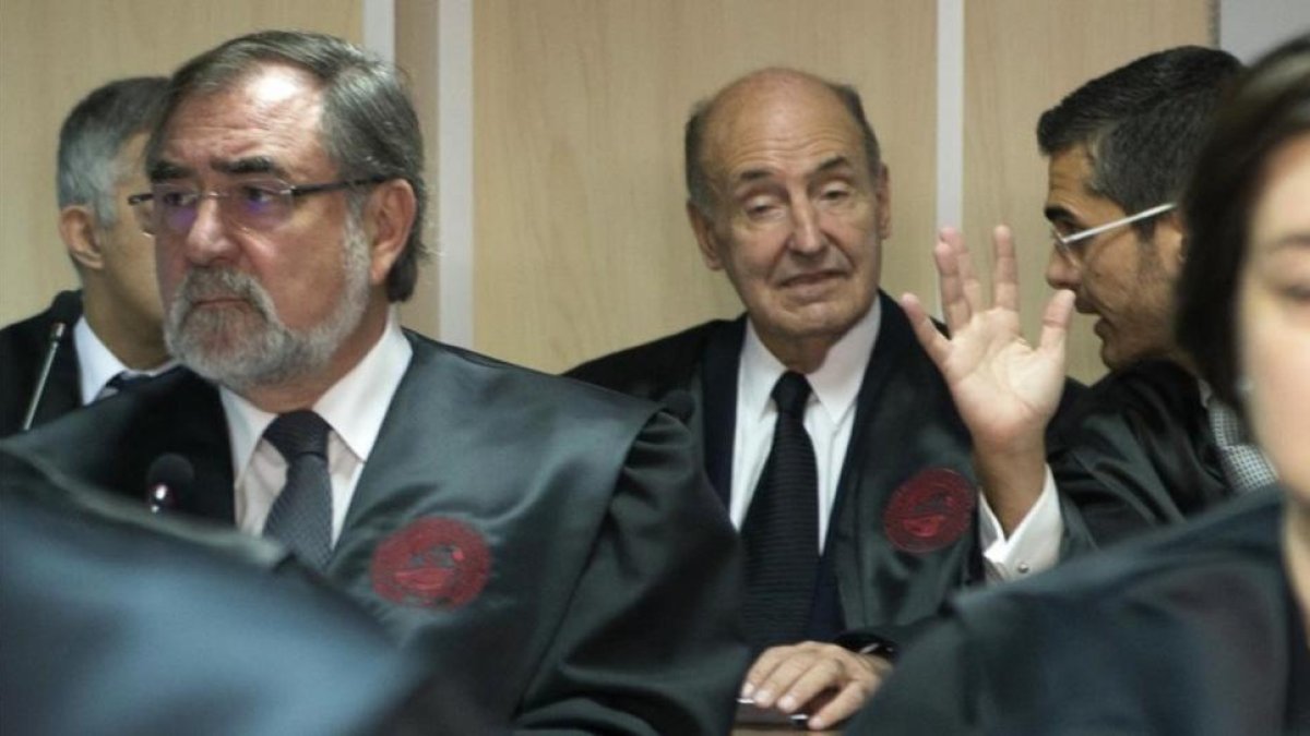 Miquel Roca, abogado de la infanta Cristina, en la sala del juicio del 'caso Nóos'.-EFE / CATI CLADERA