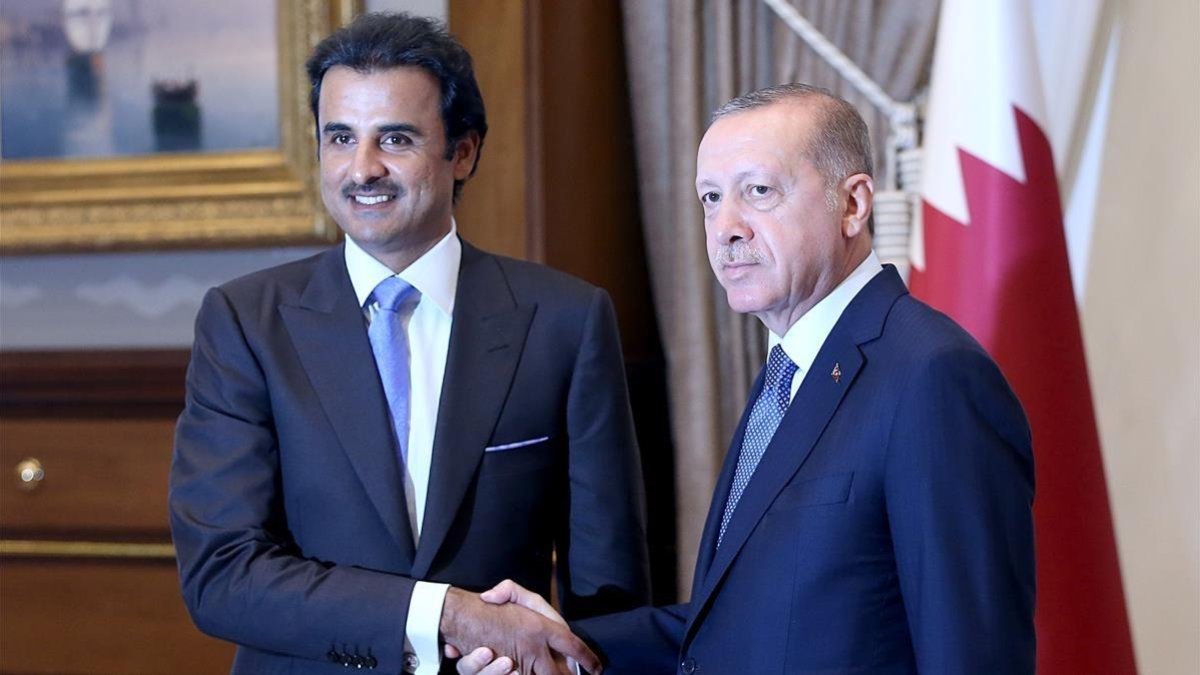 El presidente turco, Recep Tayyip Erdogan, con el Emir de Catar, el jeque Tamim bin Hamad al-Thani, en Ankara. /-REUTERS