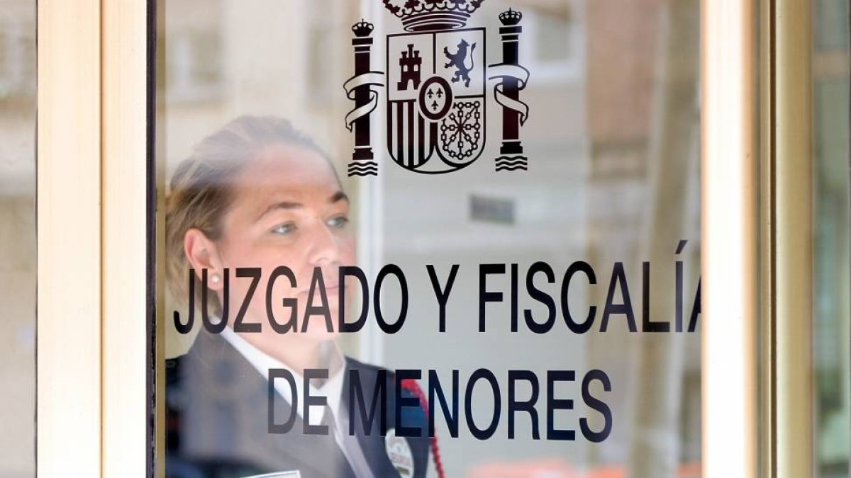 Imagen de archivo de la entrada alJuzgado de Menores de Valladolid en la calle García Morato.-D. V.